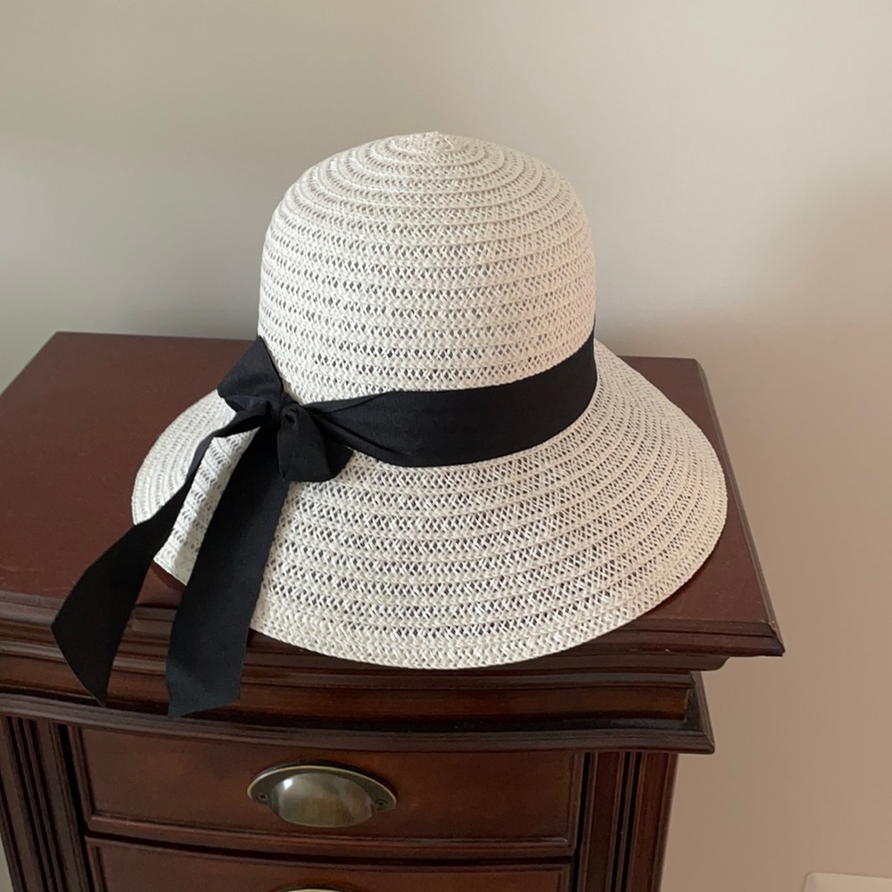 Sun hat high tea hat Derby hat